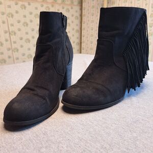 Madden Girl Descent ANKLE BOOTS WOMENS SIZE 10M Black Faux Suede Fringe BOOTIE